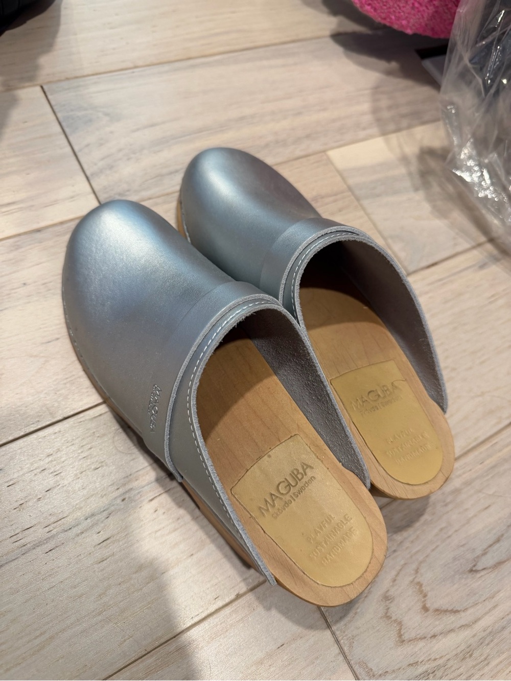 MAGUBA Metallic Silver Leather Clogs